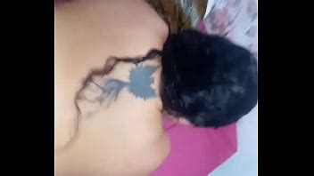 Petite salope se prend une bite à quatre pattes XVIDEOS