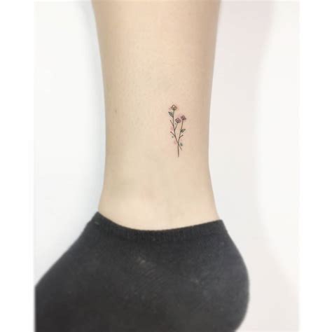 Minimalistic flower tattoo done on the ankle.