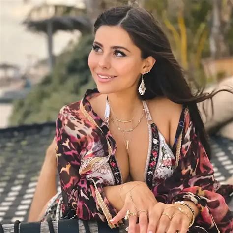 Top 10 Hottest Female Youtubers Pushbio