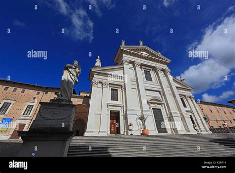 Vue De La Cathédrale Le Duomo Di Urbino Cathédrale Metropolitana Di