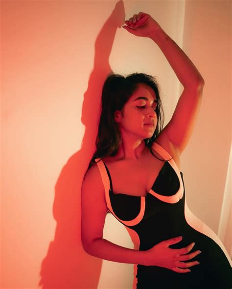 Deepthi Sunaina టట డరసల దపత సనయన ఫటల వరల Deepthi Sunaina Latest hot