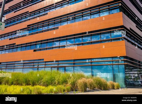 Modern Luxury Building In New District Überseestadt In Bremen Stock