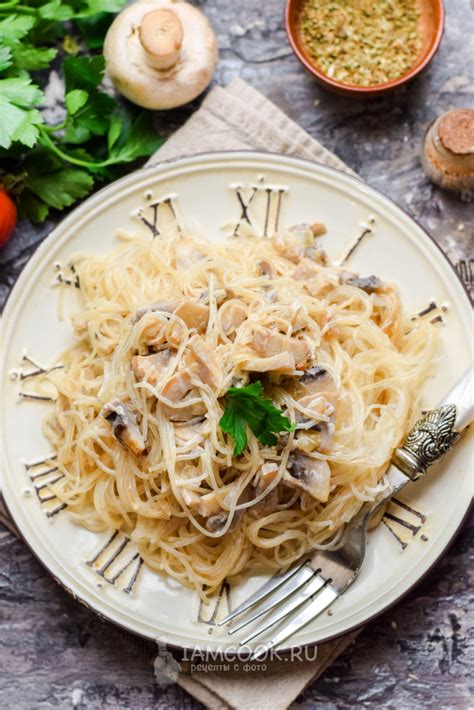 Фунчоза с грибами в сливочном соусе — рецепт с фото пошагово