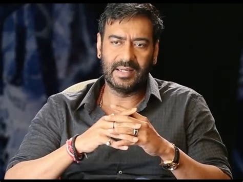 Аджай Девган -Про Шахрукха ( русская озвучка ) - YouTube