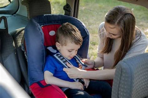 Автомобильный бустер для детей с какого возраста