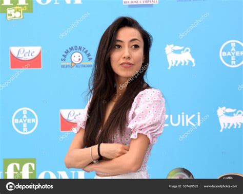 Hot Sexy Shanti Winiger Bikini Pics