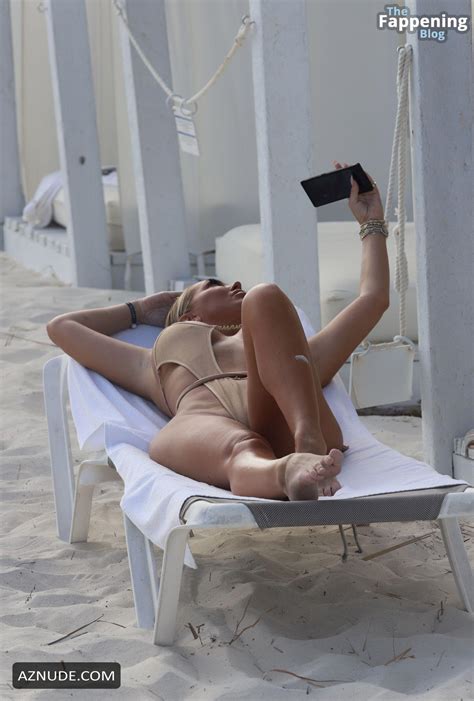 Aisleyne Horgan Wallace Sexy Spotted Showing Off Her Seductive Body Wearing A Sizzling Bikini At
