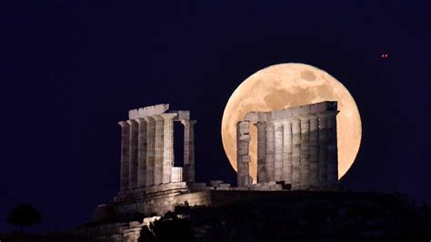 Superluna Del Cervo Ecco Come E Quando Vederla Vanity Fair Italia