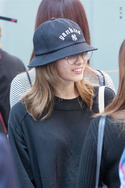 10 Photos Of Sana S New Dirty Blonde Hairstyle Koreaboo