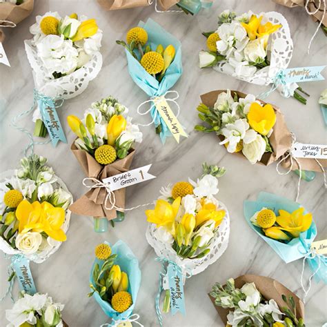 WOW These DIY Mini Floral Bouquets Are The Absolute Cutest