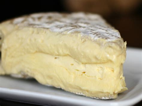 acravan  varieties  brie   french cheese book