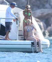 Iggy Azalea In A Bikini On A Yacht Off The Coast Of Mexico Phun Org Forum