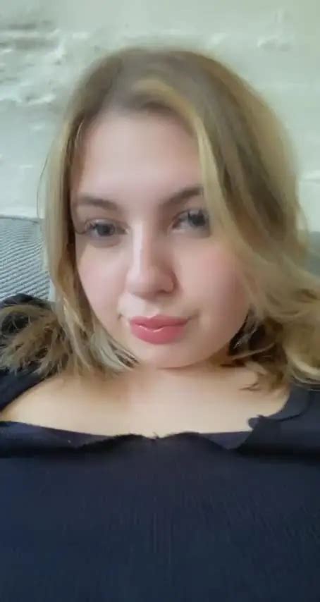 Raise Your Hand If You Eat Pussy Scrolller