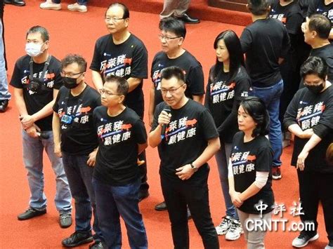 香港中評網：江啟臣譏綠委：執政黨佔主席台非常荒謬