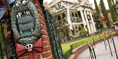 From Screen To Park Haunted Mansion Holiday At Disneyland Park