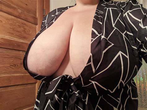 breaking in the new robe ðŸŒðŸŒ image Porn Pic