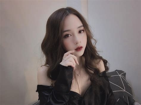 Đôi bạn thân xinh đẹp như hot girl Hàn Quốc đi đâu cũng bị nhận nhầm là sinh đôi