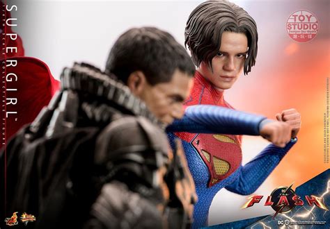 Hot Toys The Flash Supergirl Fashion