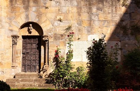 Premium Photo Inner Courtyard Of The Camara De Comptos De Navarra