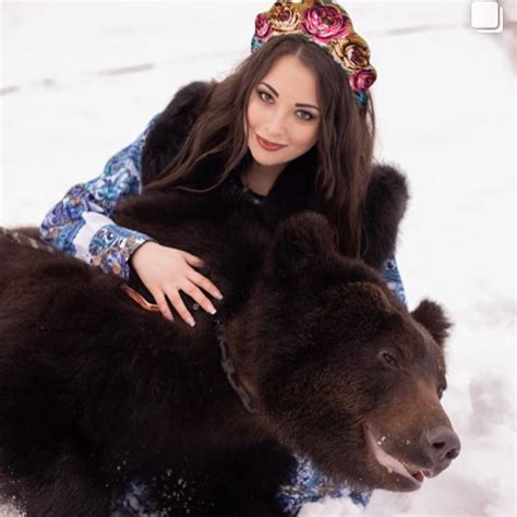 Медведь - древнеславянское название- бер, от него и слово берлога ...