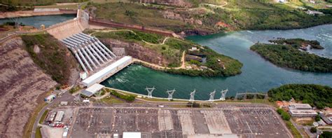 As Usinas Hidrelétricas Transformam A Força Da água Em