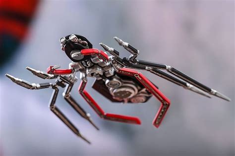 Galaxy Fantasy Hot Toys Cre Una R Plica Del Peque O Spider Drone En Un Modelo A Escala