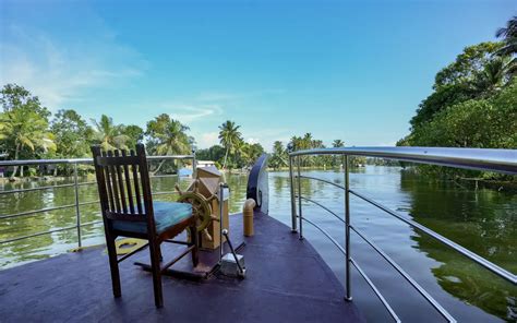 Kerala Beaches & Backwater Tour Package | Peak Adventure Tour