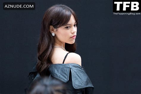 Jenna Ortega Sexy Seen Flaunting Her Hot Cleavage At The Valentino Fashion Show In Paris Aznude