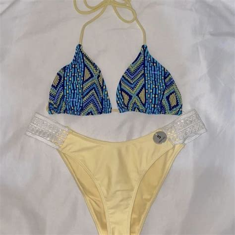 American Eagle Bikini Swimsuit Top Women S Fashion Swimwear Bikinis Swimsuits On Carousell