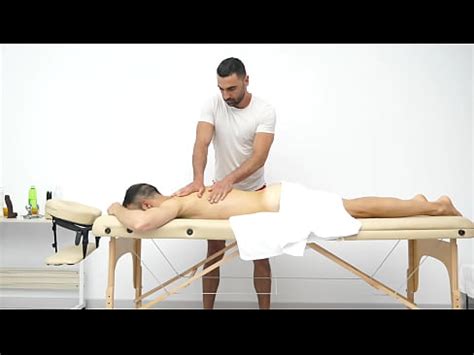 Fui a darme un masaje y acabé Follándome al MASAJISTA XVIDEOS