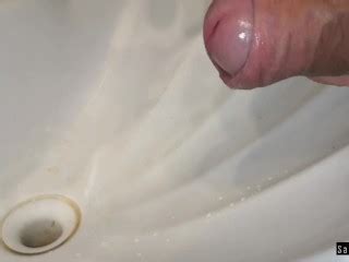Guy Solo Pissing In The Sink Pornhub Gay