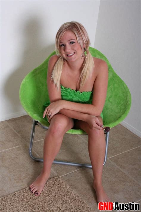 Blonde Babe Austin Teases With Her Perfect Perky Boobs As She Pulls Down Her Lil Green Dress
