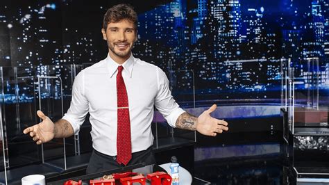 Stasera tutto è possibile torna su Rai 2 con Stefano De Martino DEJAVU