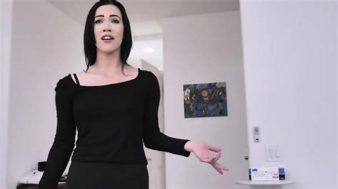 Horny Sis In Quarantine Lockdown Begs To Fuck