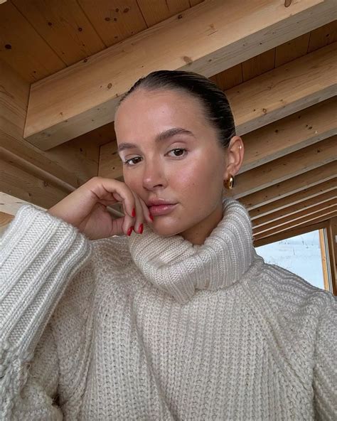 Molly Mae Hague Strips Completely Naked As She Takes A Dip In Hot Tub