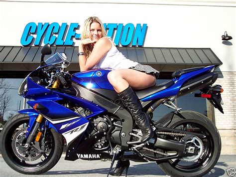 Luusama Motorcycle And Helmet Blog News Motogp Nude Yamaha Superbike Umbrella Girl Babe