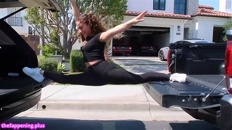 Sofie Dossi Sofiedossi Nude Onlyfans Photo The Fappening Plus