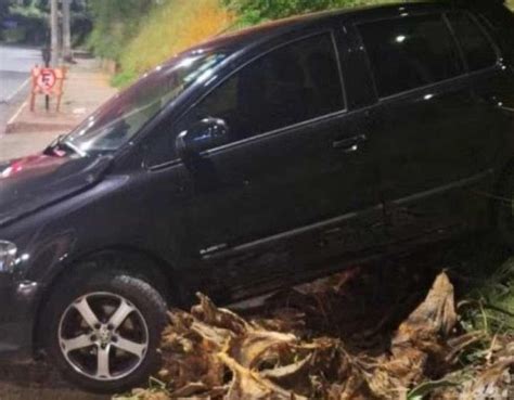 Carro Sem Motorista Desce Barranco Atropela Mulher E Atinge Poste