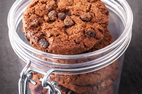 How To Store Chocolate Chip Cookies To Keep Them Fresher For Longer