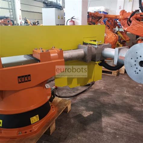 Kuka KR30 2 Robot De Soldadura Por Arco De Nueve Ejes Con