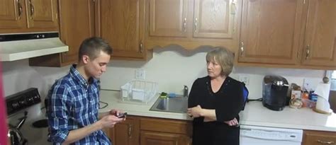 Explica a su mamá que es gay SGterra