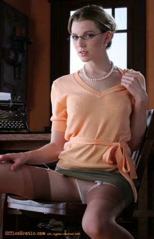 Cool Secretary Posing In High Heels And White Lingerie O Xxx Dessert