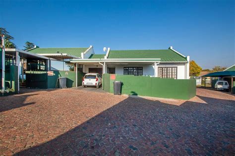 2 Bedroom Townhouse For Sale In Krugersdorp North P24 114466256