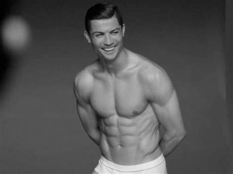 Cristiano Ronaldo Exposes His Muscle Body Naked Male Celebrities