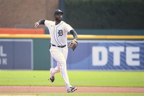 Niko Goodrum Signs With Kbo S Lotte Giants Mlb Trade Rumors