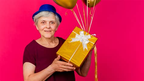 Что можно подарить на 45 лет женщине?