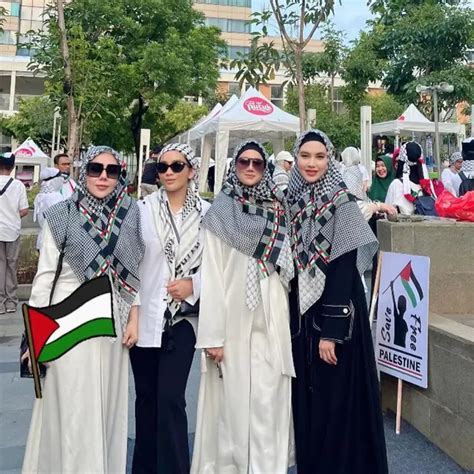 Potret 6 Artis Pakai Jilbab Motif Bendera Palestina Mendukung Dengan Berbagai Cara Hot