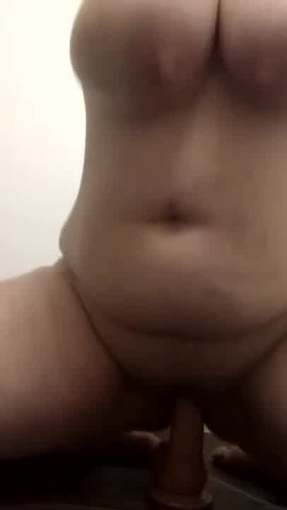 Massive Butt Woman Fucks Massive Faux Cock With Spunk Shot Dildo From Fondlove Hotntubes