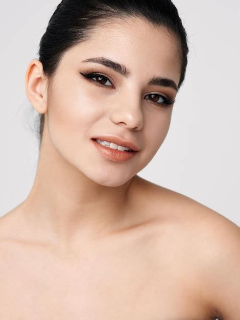 Premium Photo Smiling Brunette Face Makeup Glamor Naked Shoulders Closeup