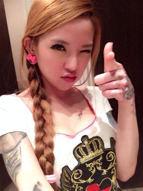 Hot girl xăm trổ quyến rũ gây xôn xao dân mạng châu Á